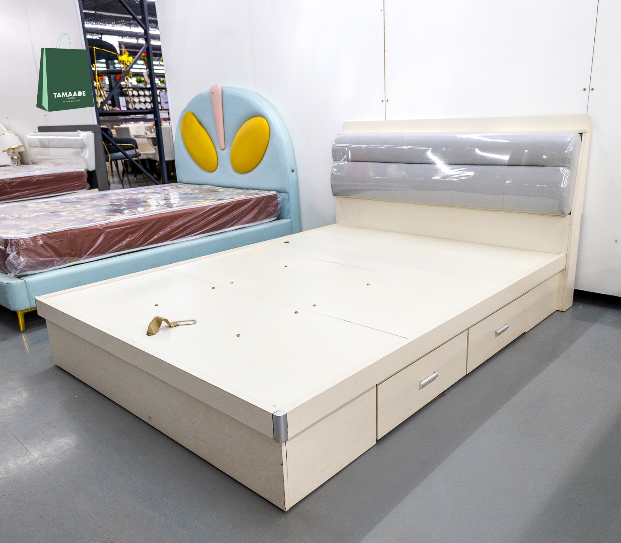 DOUBLE BED FRAME WITH IN BUILT STRORGE AND DRAWERS