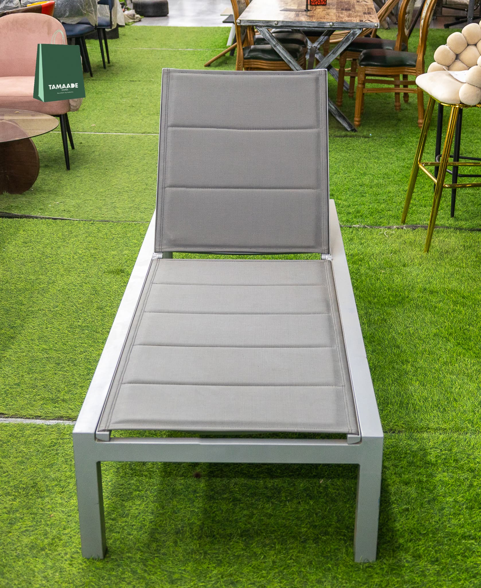 CHAISE LOUNGE CHAIR ADJUSTABLE BACKREST AND A PADDED